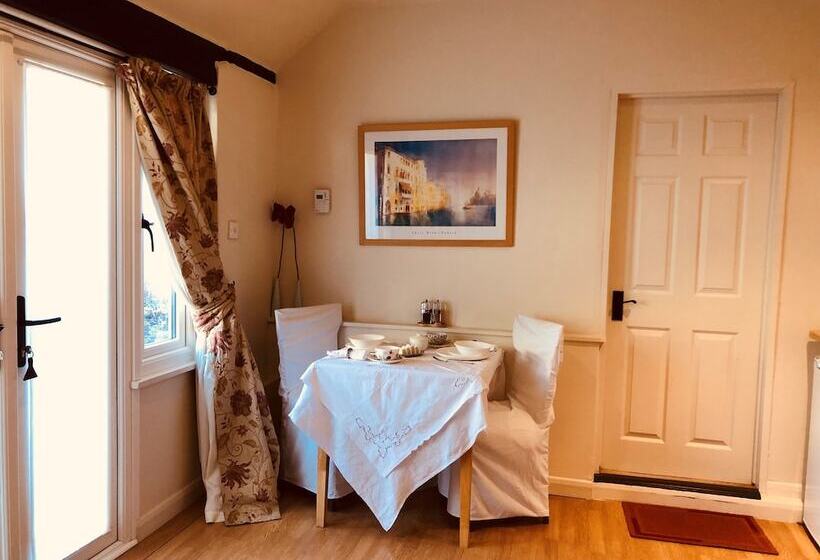 مبيت وإفطار The Blue Cow