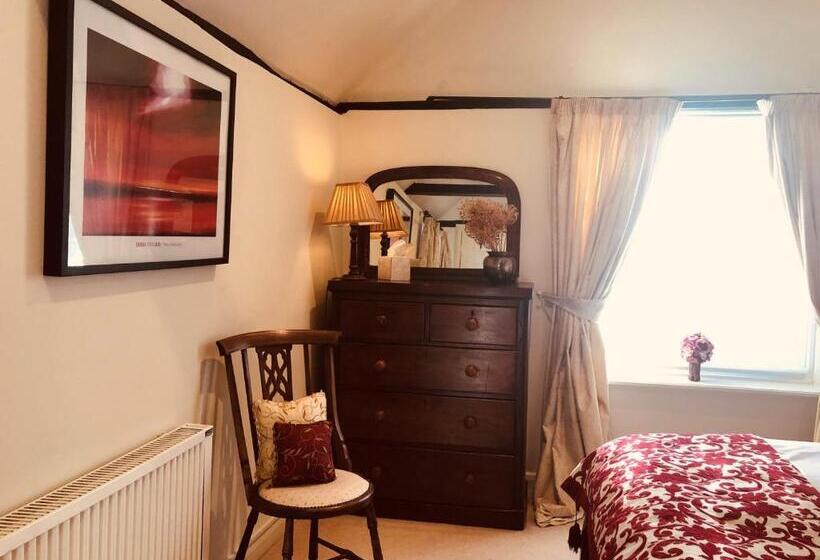 مبيت وإفطار The Blue Cow