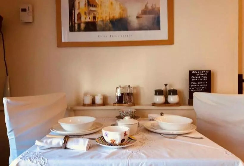 ベッドアンドブレックファースト The Blue Cow