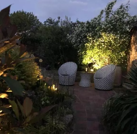 ベッドアンドブレックファースト The Blue Cow