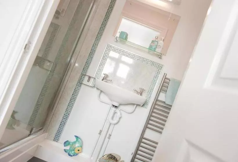 Aamiaismajoitus (B&B) The School House