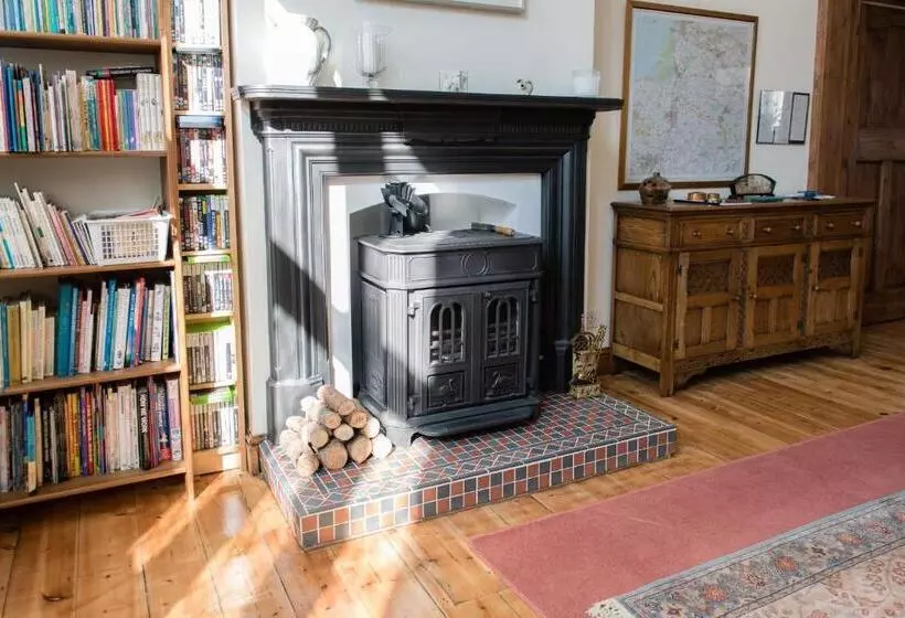 Aamiaismajoitus (B&B) The School House