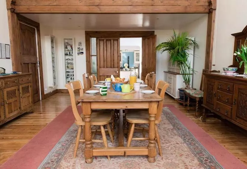 Aamiaismajoitus (B&B) The School House