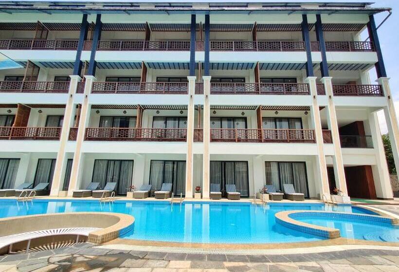 هتل Lake View Resort