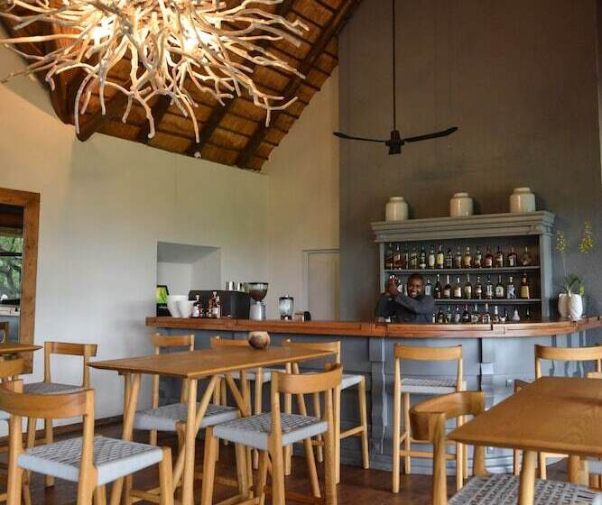 Отель Lion Sands Narina Lodge