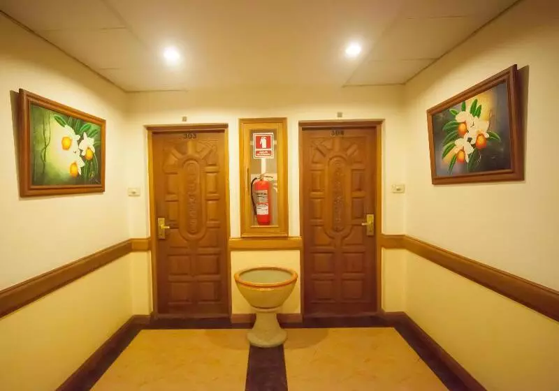 هتل Seaview Sriracha