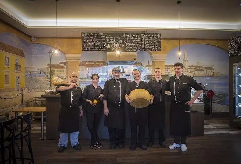 Villa Plaza Boutique Hotel & Spa