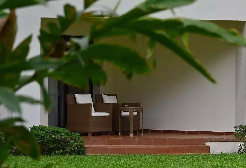 Sea Cliff Resort & Spa