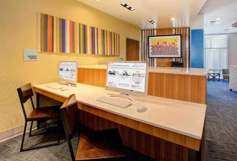ホテル Holiday Inn Express & Suites New Castle, An Ihg