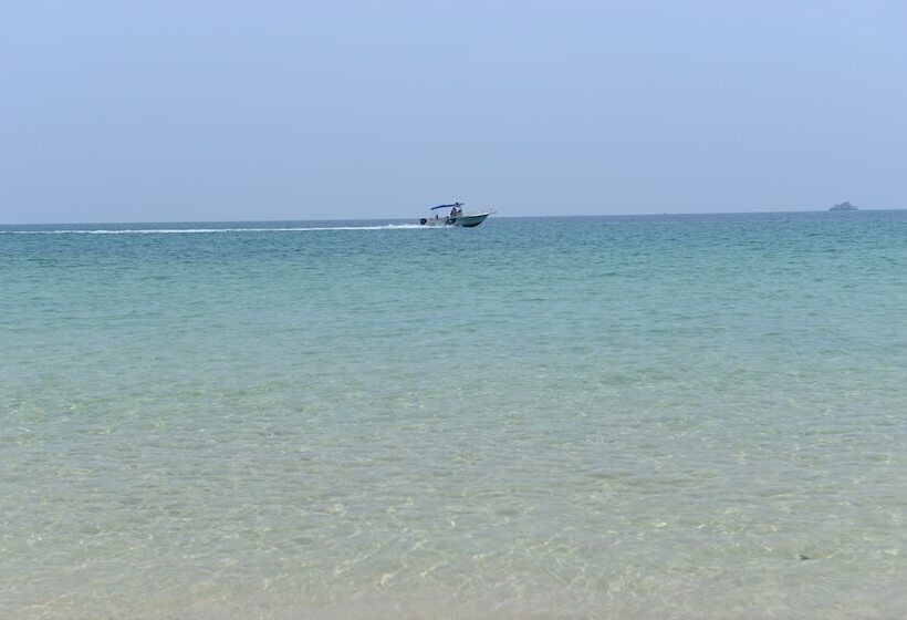 בית מלון כפרי Sangthian Beach Resort