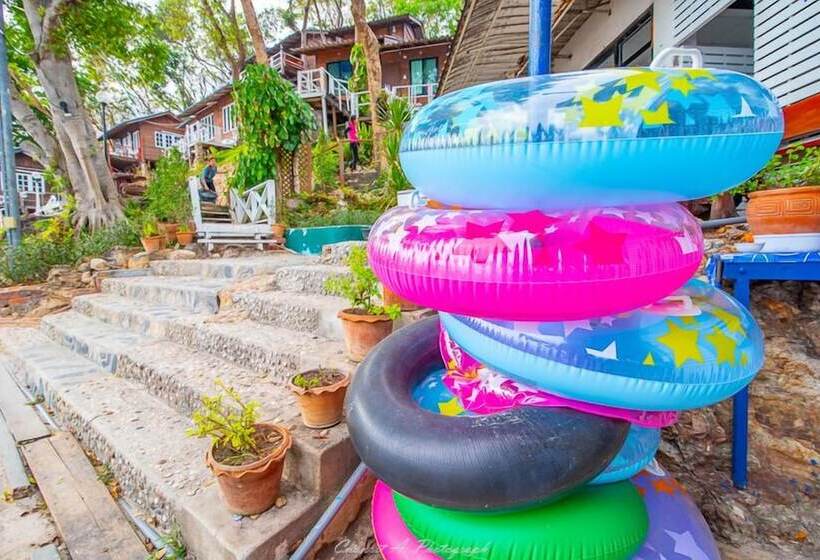 בית מלון כפרי Sangthian Beach Resort