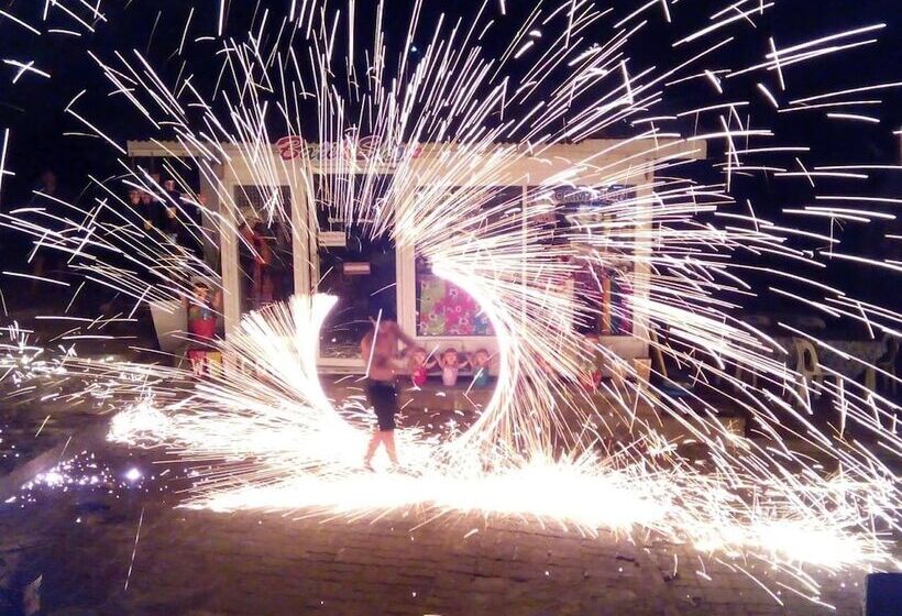 בית מלון כפרי Sangthian Beach Resort