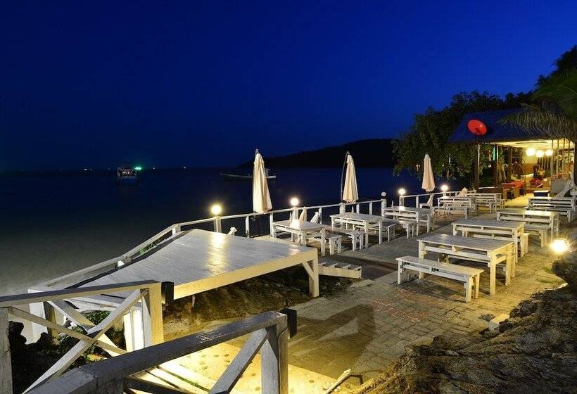 בית מלון כפרי Sangthian Beach Resort