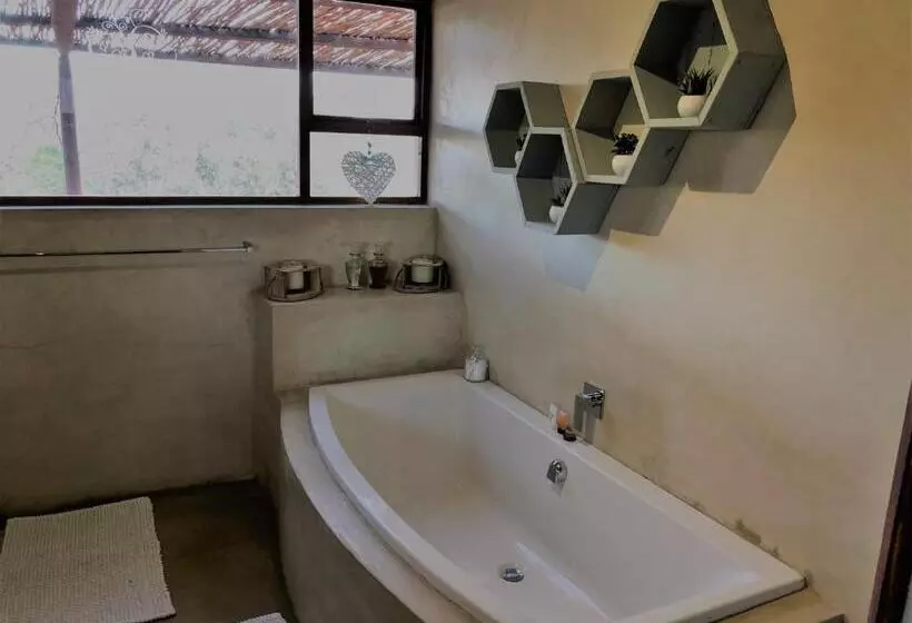 Majatalo Oaksrest Vineyards Guest Farm