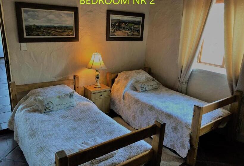 펜션 Oaksrest Vineyards Guest Farm