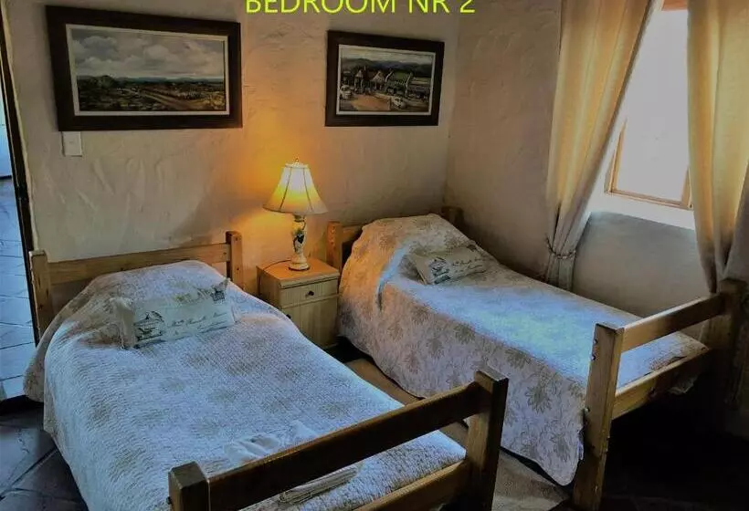 Majatalo Oaksrest Vineyards Guest Farm