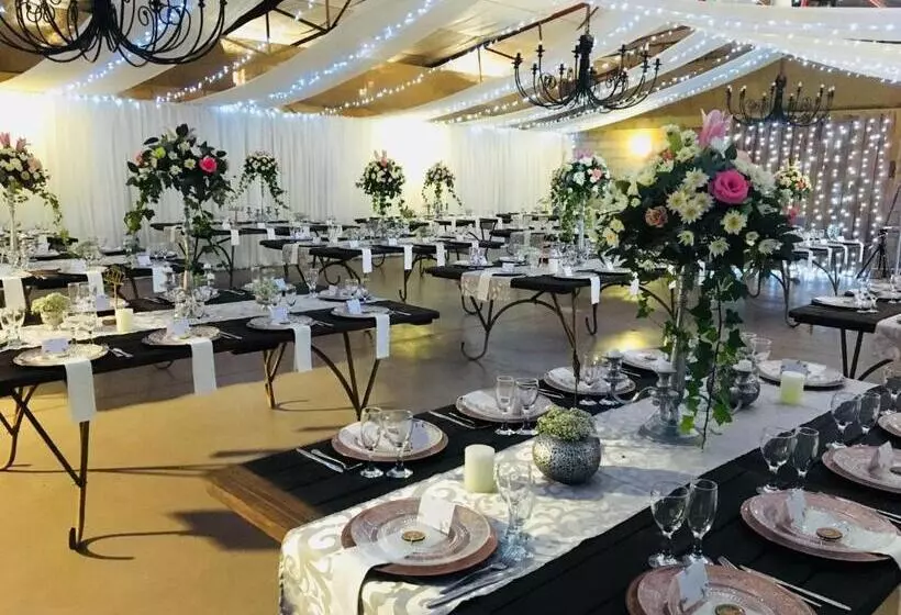 Majatalo Oaksrest Vineyards Guest Farm