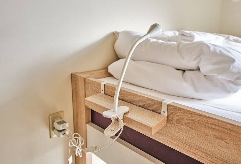 Tora Hotel Asakusa Hostel