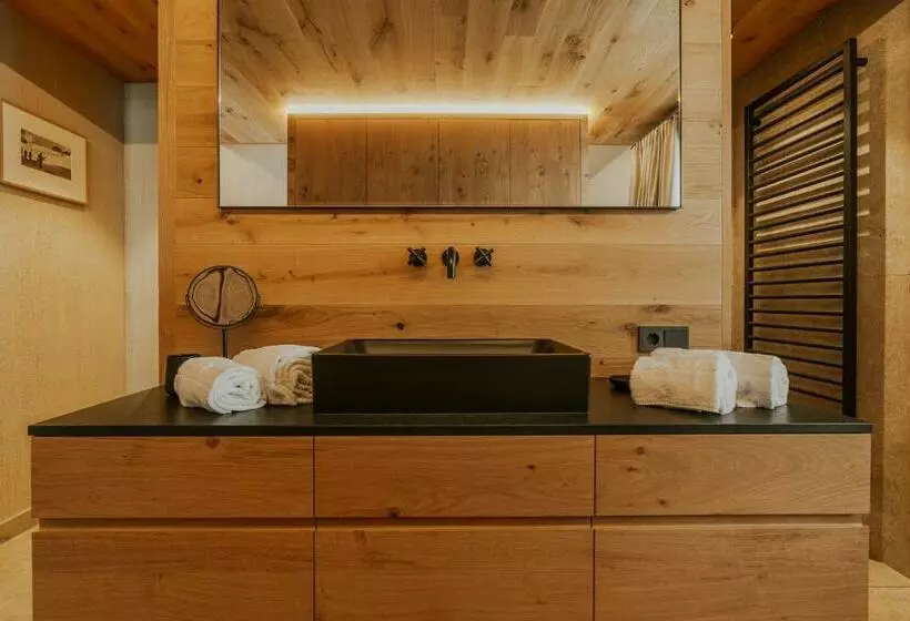ベッドアンドブレックファースト Almrausch Boutique Chalet