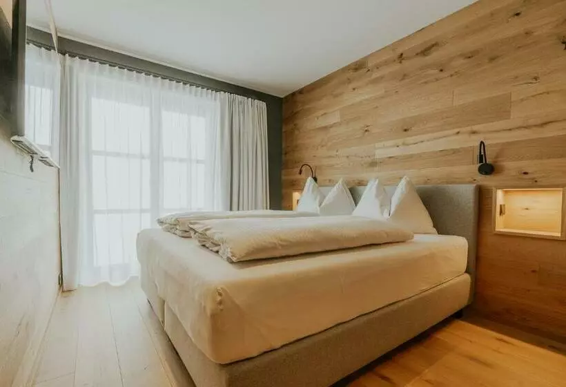 ベッドアンドブレックファースト Almrausch Boutique Chalet