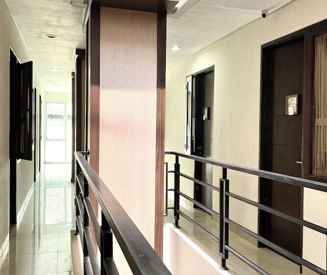 בית מלון כפרי Behomy Corner Eight Lippo Karawaci