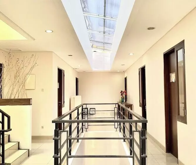 ホテル Behomy Corner Eight Lippo Karawaci