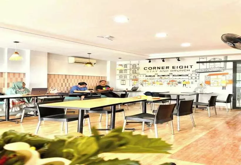 ホテル Behomy Corner Eight Lippo Karawaci