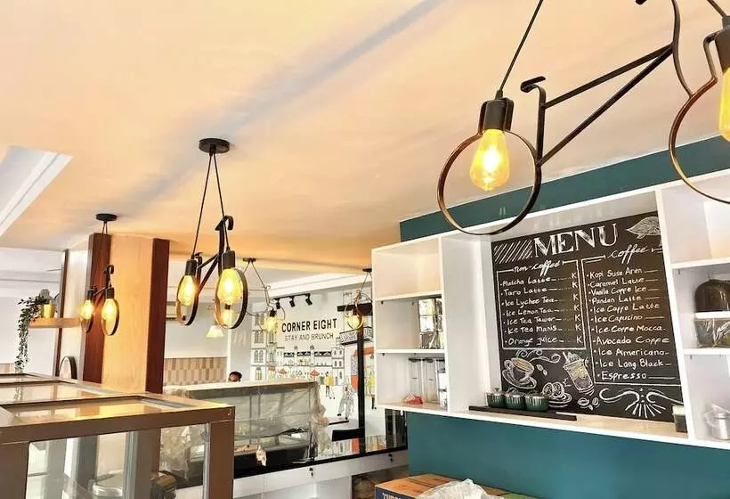 ホテル Behomy Corner Eight Lippo Karawaci