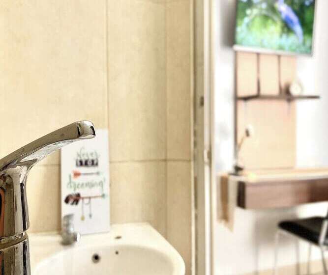 בית מלון כפרי Behomy Corner Eight Lippo Karawaci