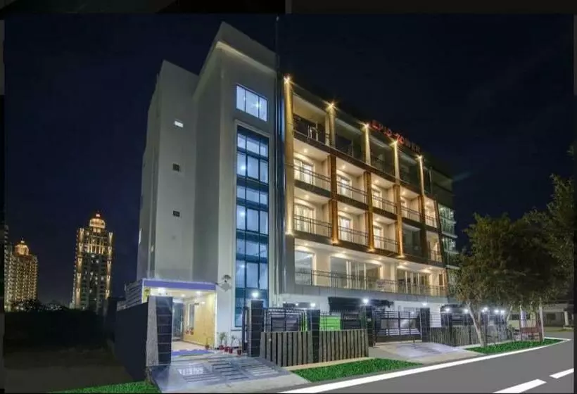 ホテル Noida Dreams 144