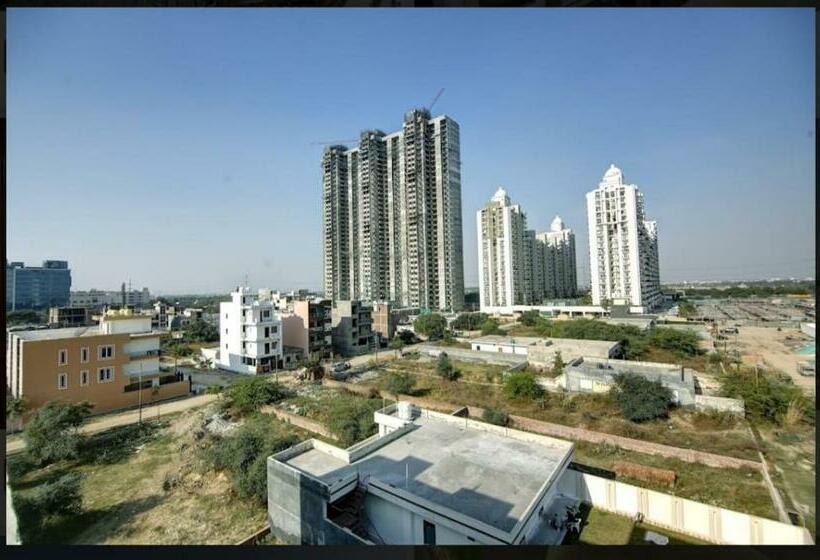 בית מלון כפרי Noida Dreams 144