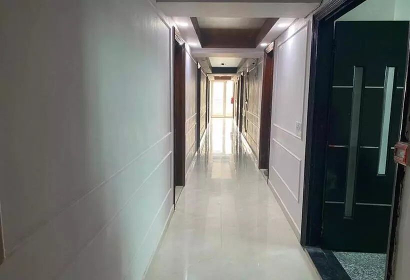 ホテル Noida Dreams 144