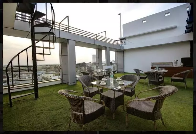 ホテル Noida Dreams 144