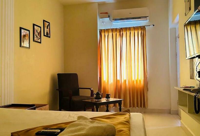 פנסיון Jack S Den Residency