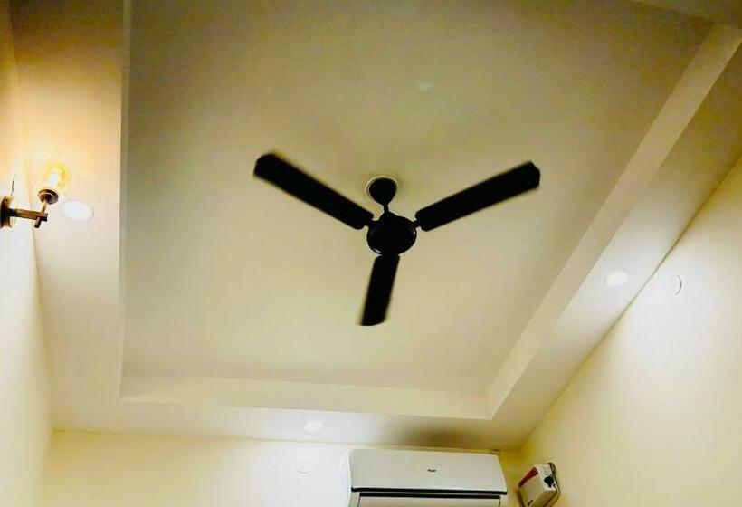 פנסיון Jack S Den Residency