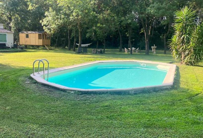 פנסיון Roulotte Natiraa