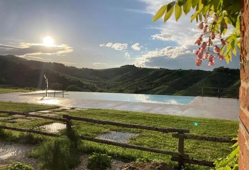 ホテル Agriturismo Camponovo