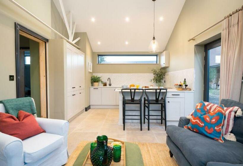 Отель Hailes   A Newly Converted Barn On Our Farm Between Stratford Upon Avon And The Cotswolds