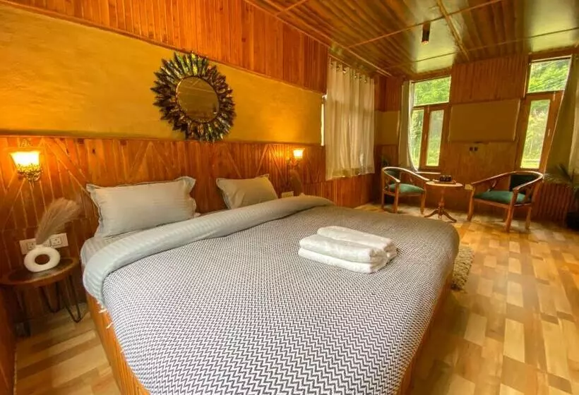Whoopers Hostel Jibhi