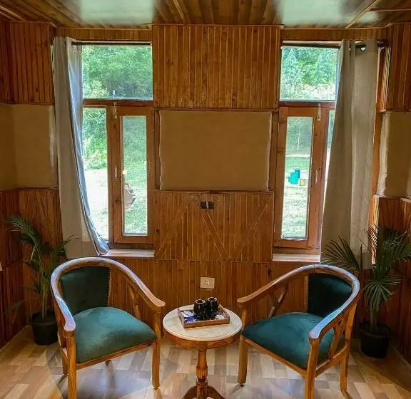 Whoopers Hostel Jibhi