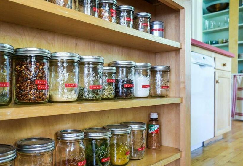 Bed and Breakfast The Waldoboro Inn Room 3