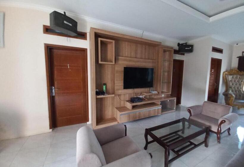 Hotel Collection O 92634 Villa Ds