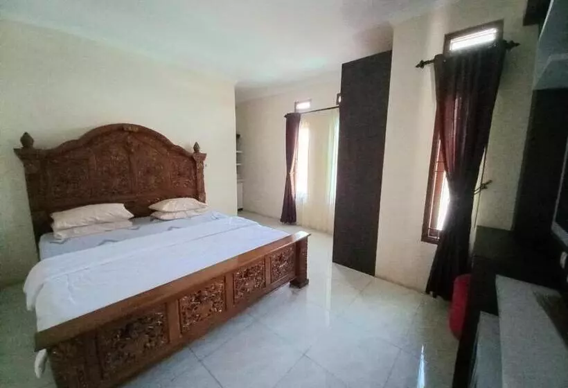 Otel Collection O 92634 Villa Ds