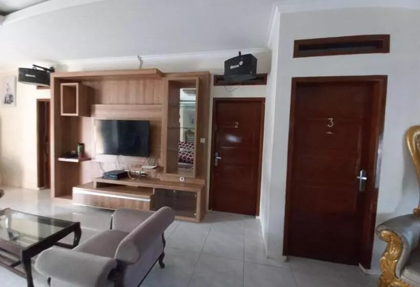 Otel Collection O 92634 Villa Ds