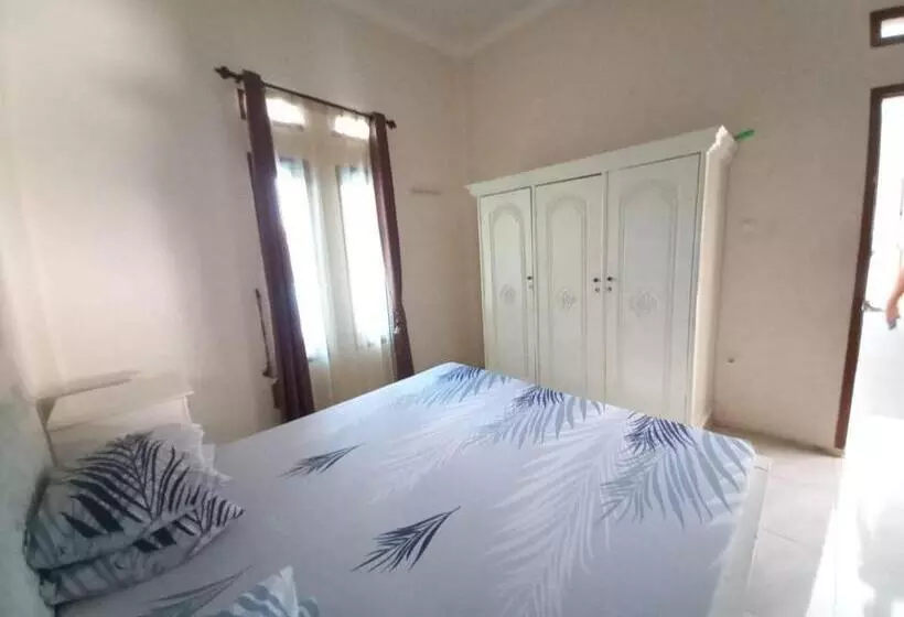 Otel Collection O 92634 Villa Ds