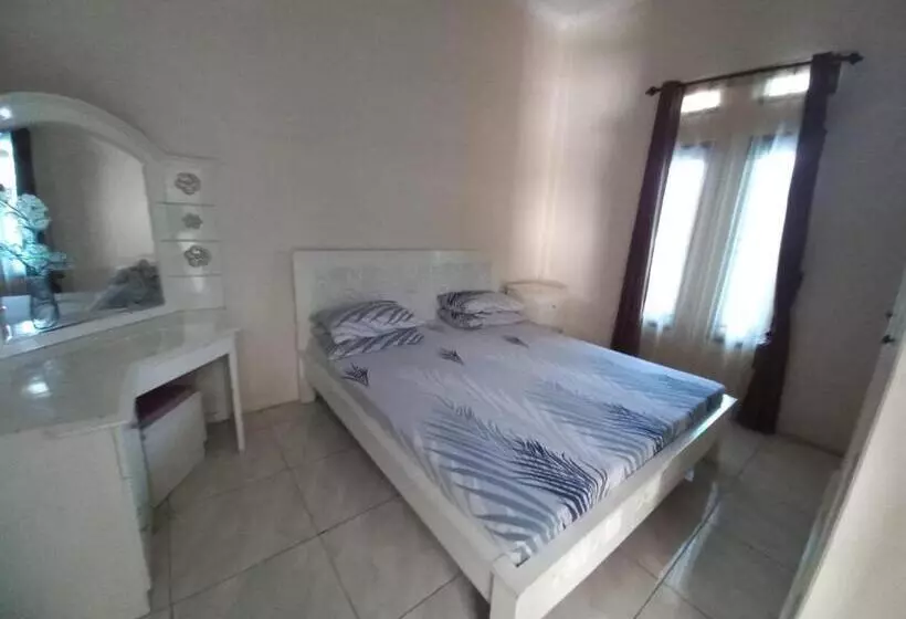 Otel Collection O 92634 Villa Ds