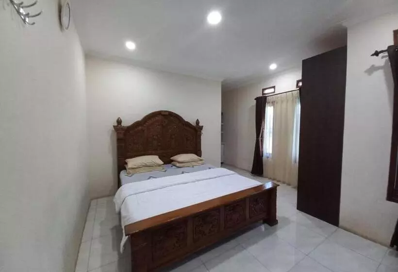 Otel Collection O 92634 Villa Ds