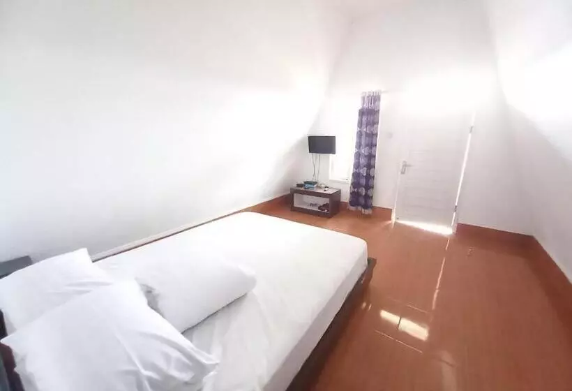 Otel Collection O 92634 Villa Ds