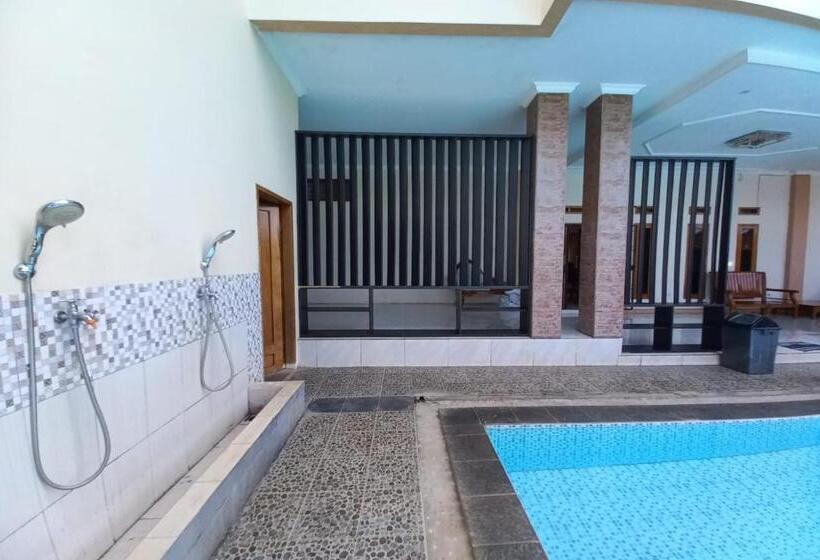 Hotel Collection O 92634 Villa Ds