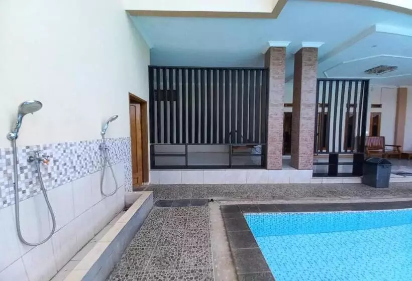 Otel Collection O 92634 Villa Ds